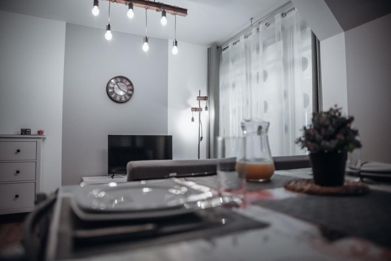 Cosy Et Moderne En Centre Ville, Fibre Haut Debit Ernee Exterior photo