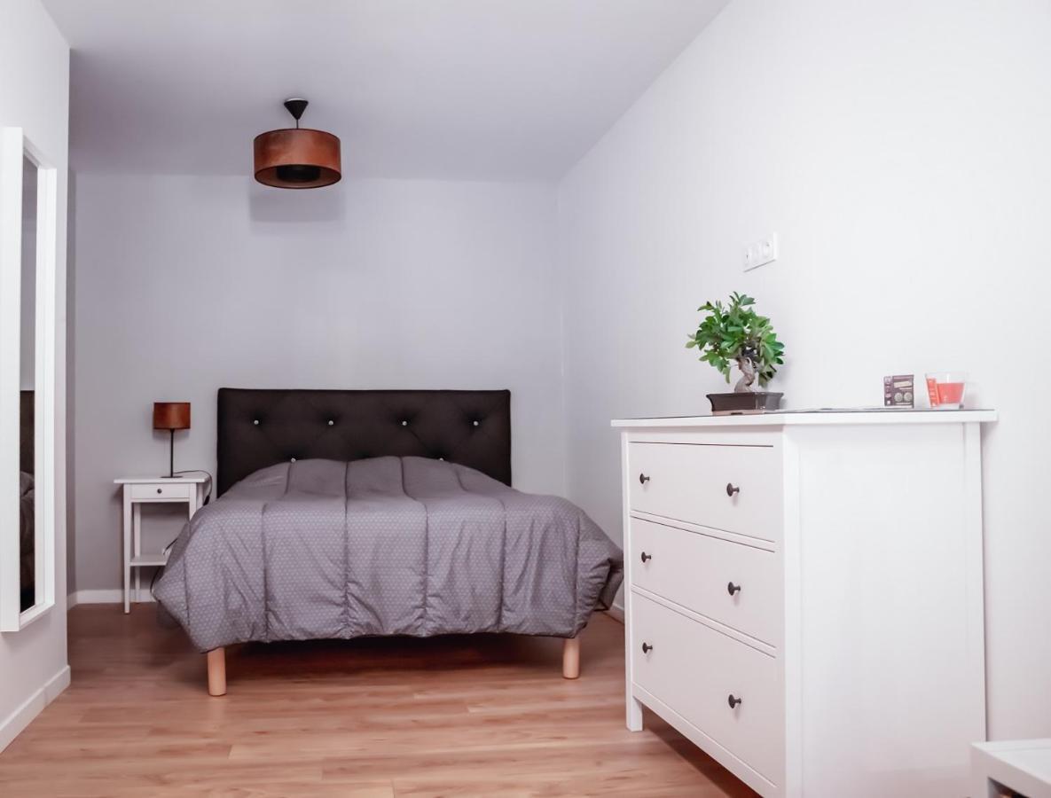 Cosy Et Moderne En Centre Ville, Fibre Haut Debit Ernee Exterior photo