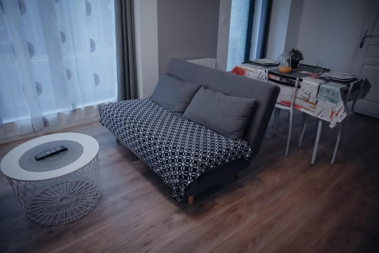 Cosy Et Moderne En Centre Ville, Fibre Haut Debit Ernee Exterior photo