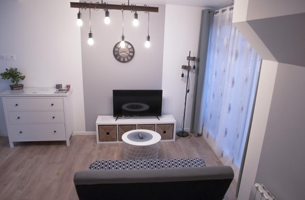 Cosy Et Moderne En Centre Ville, Fibre Haut Debit Ernee Exterior photo