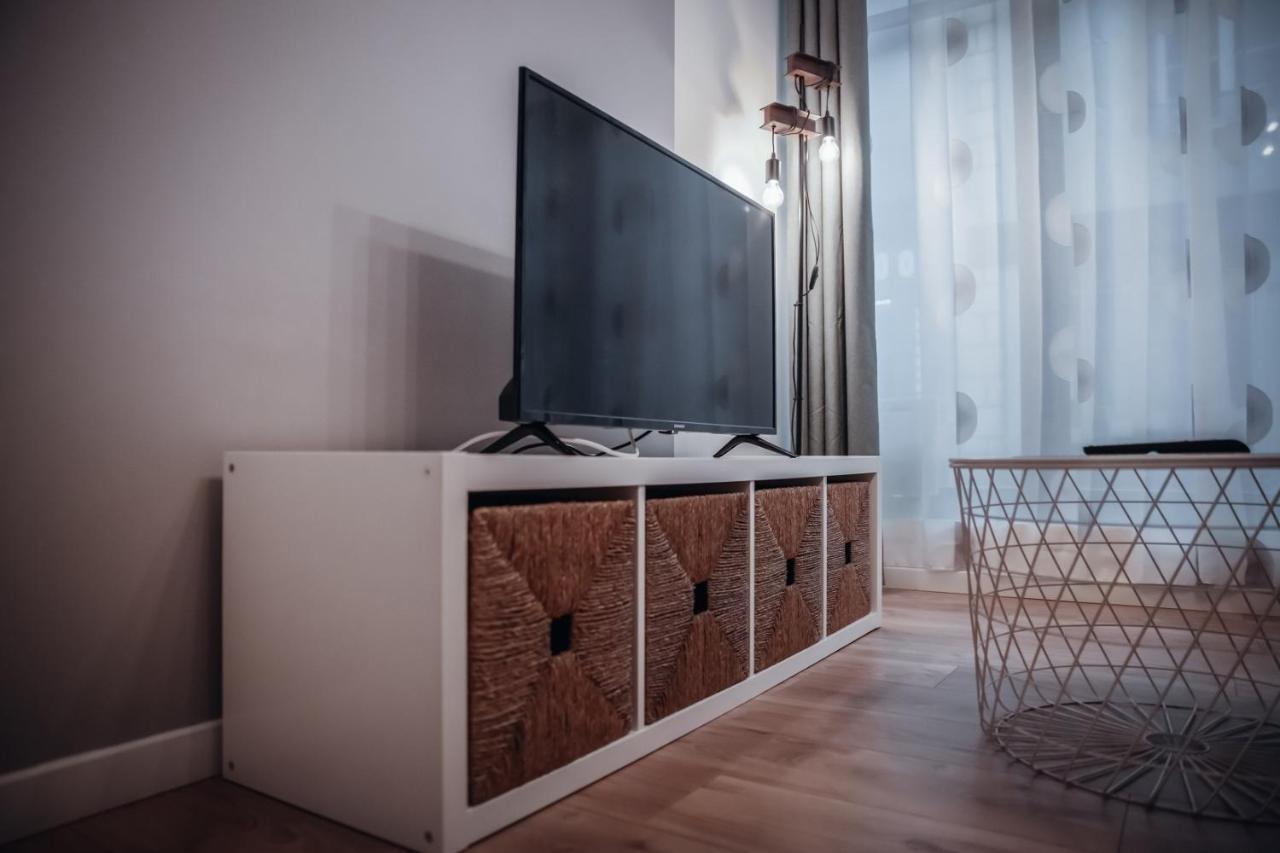 Cosy Et Moderne En Centre Ville, Fibre Haut Debit Ernee Exterior photo
